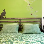 Lovely Garden Flat Near Royal Park 华沙