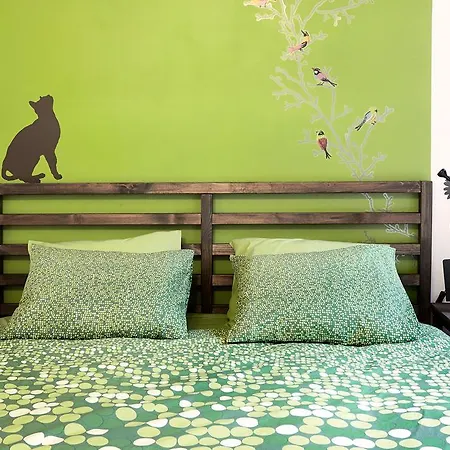 Lovely Garden Flat Near Royal Park Varşova