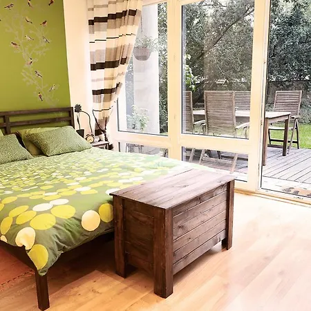 Lovely Garden Flat Near Royal Park * Varşova