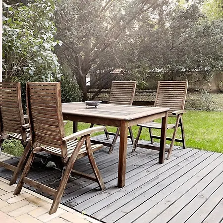 Lovely Garden Flat Near Royal Park Varşova