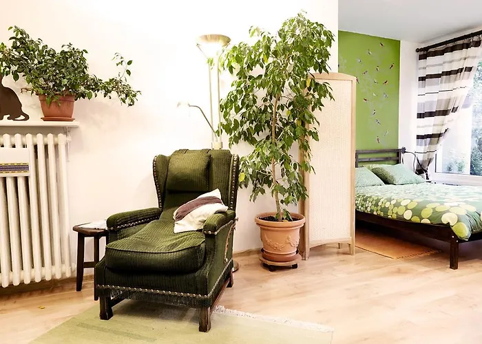 Lovely Garden Flat Near Royal Park Apartment Warsaw