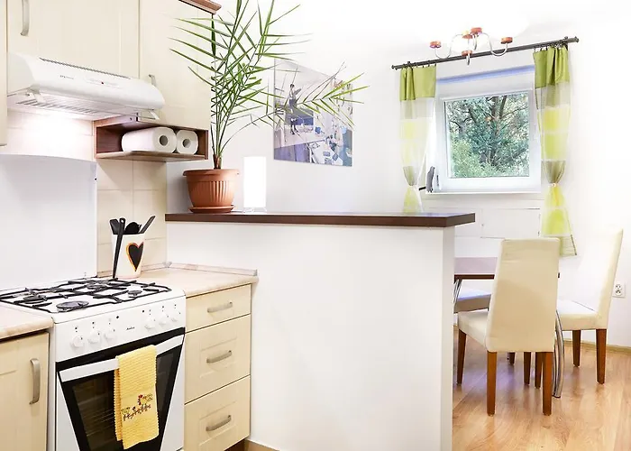 Lovely Garden Flat Near Royal Park