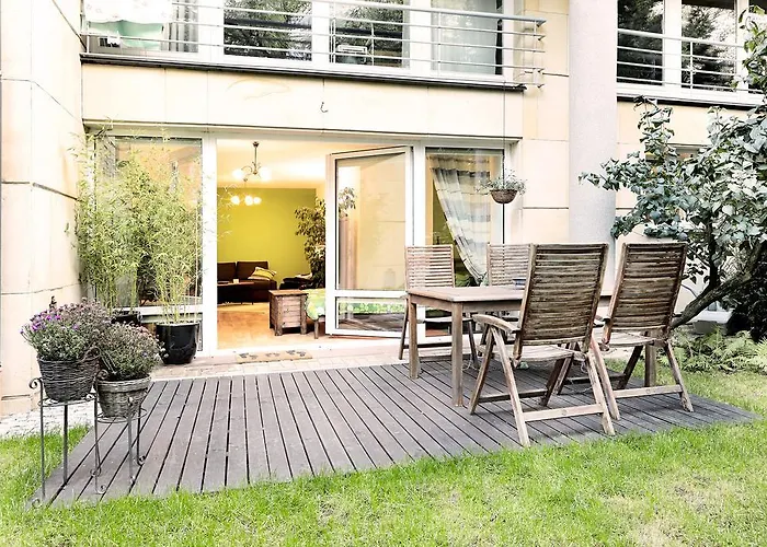 Lovely Garden Flat Near Royal Park Apartment *
