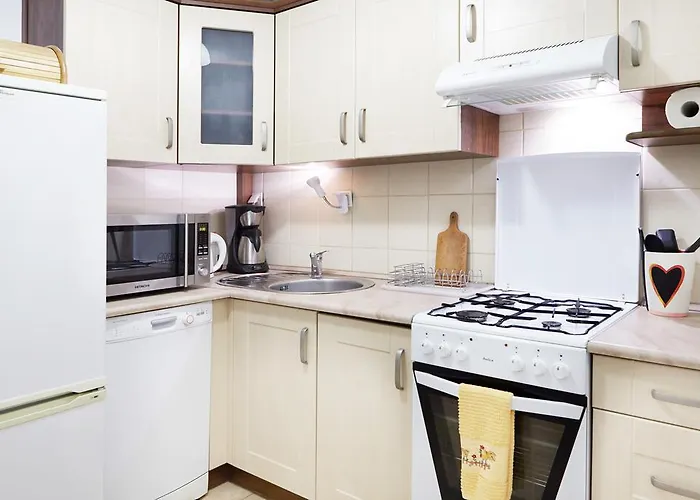 Apartment Lovely Garden Flat Near Royal Park Warsaw