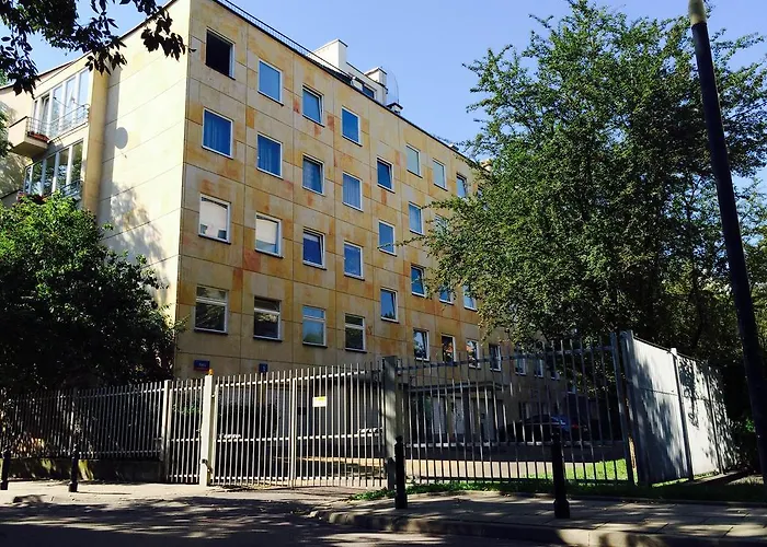 Apartment Lovely Garden Flat Near Royal Park Warsaw