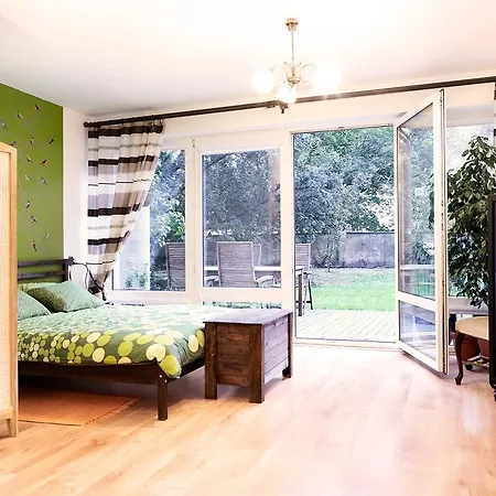 Lovely Garden Flat Near Royal Park